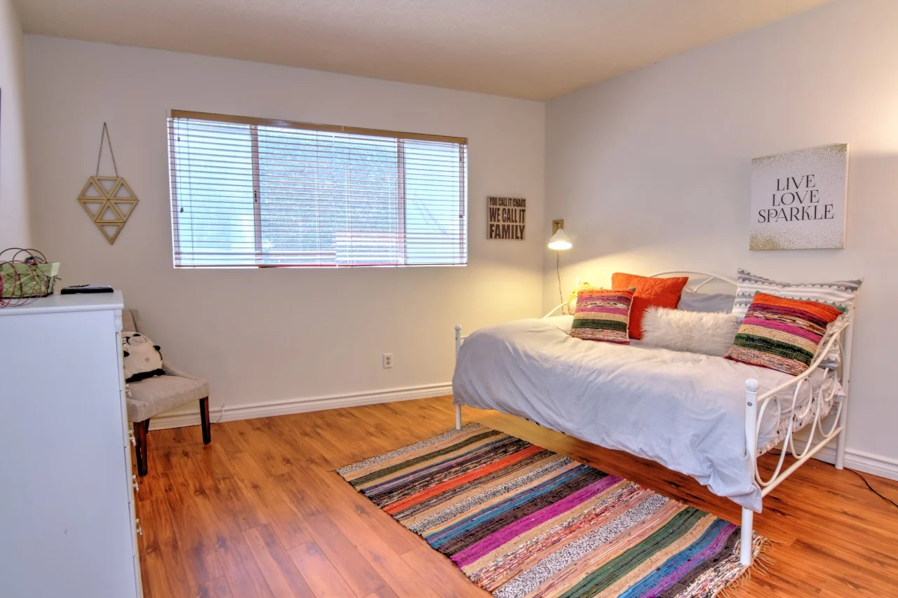 BedroomRightIMG_1519And15more_Optimizer.jpg