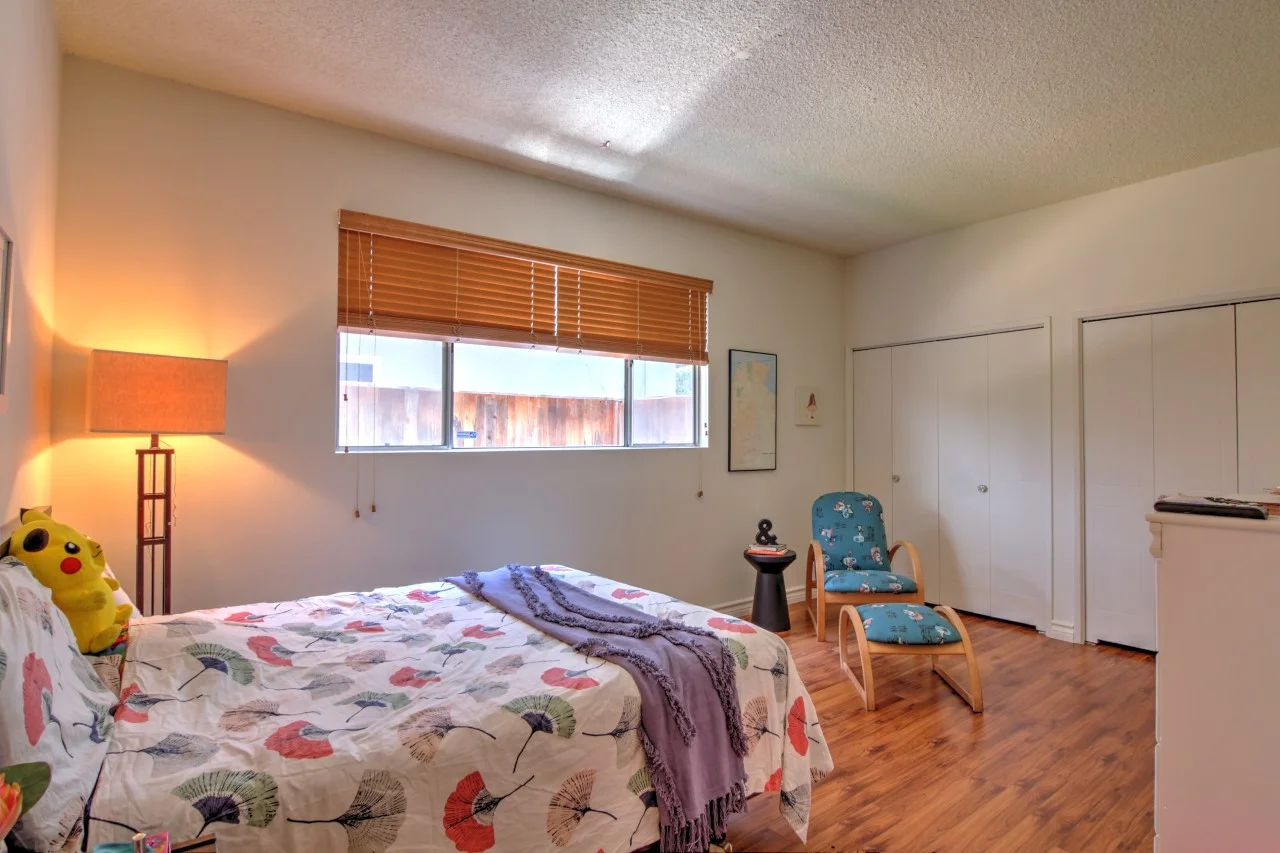 BedroomLeft3IMG_1581_2_3_4_5_6_7_Optimizer.jpg
