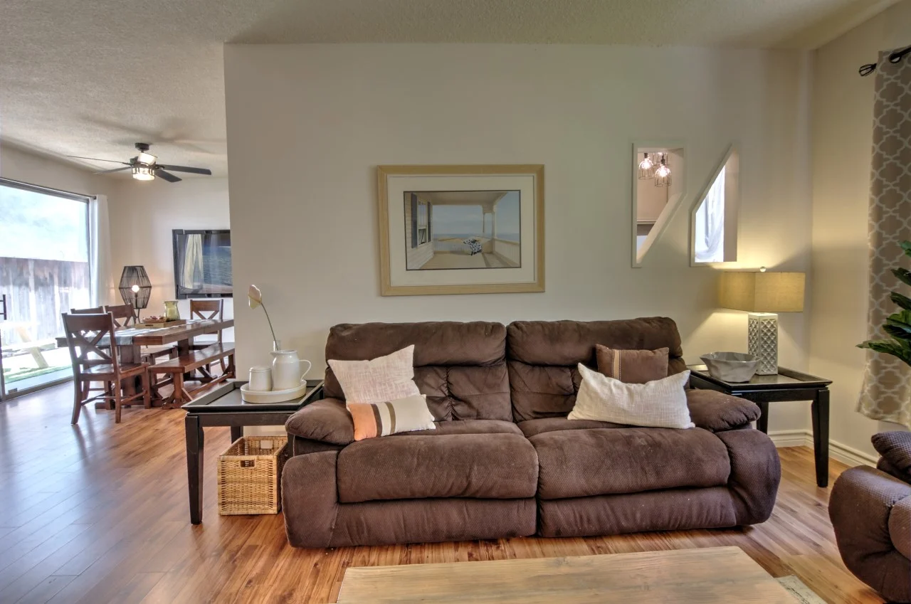 LivingRoom2IMG_1725_26_27_28_29_30_31_Optimizer.jpg