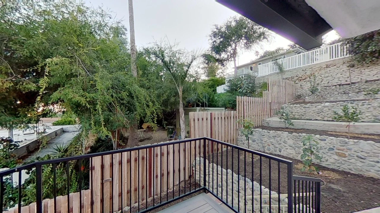 15-2049LakeShoreEchoParkMLS.jpg