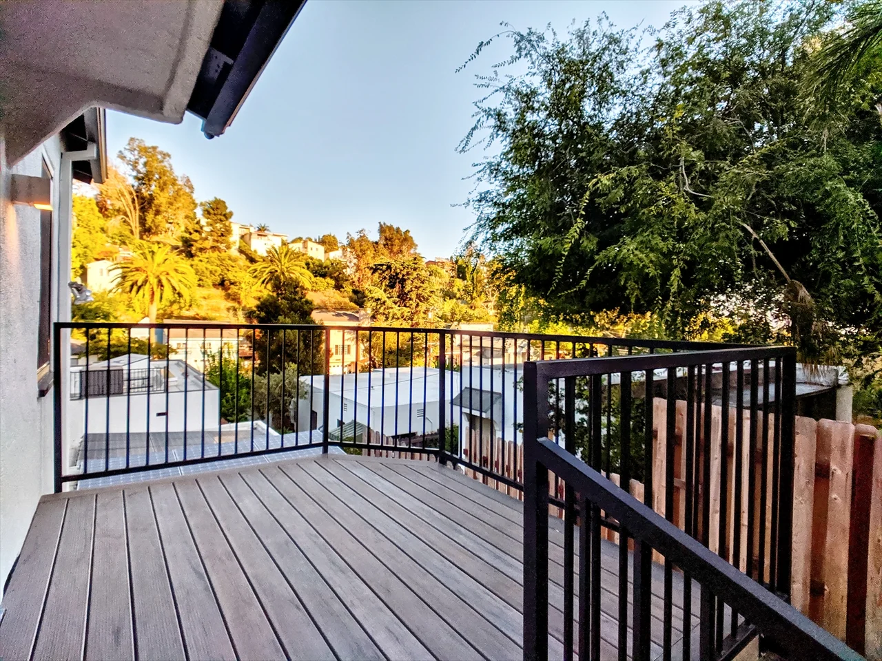 16-2049LakeShoreEchoPark.jpg