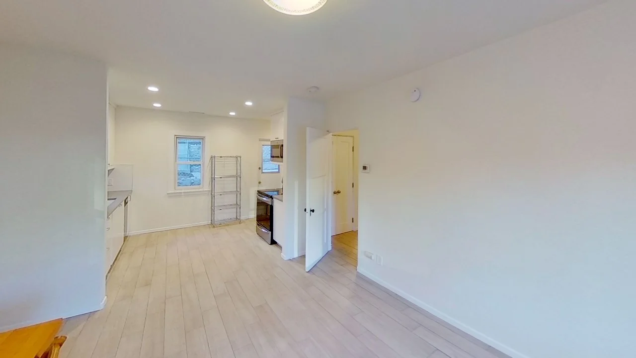 4-2049LakeShoreEchoParkMLS.jpg