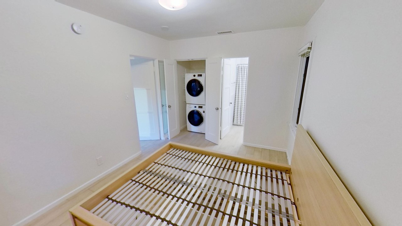 6-2049LakeShoreEchoParkMLS.jpg
