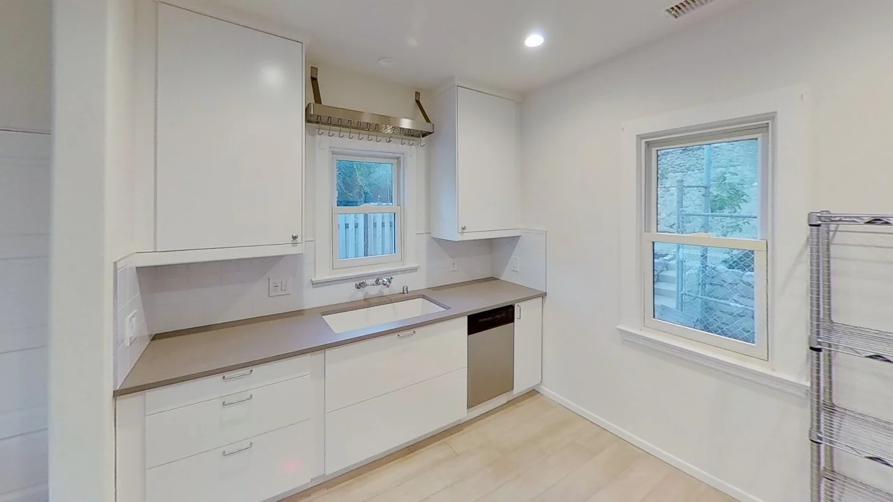 7-2049LakeShoreEchoParkMLS.jpg