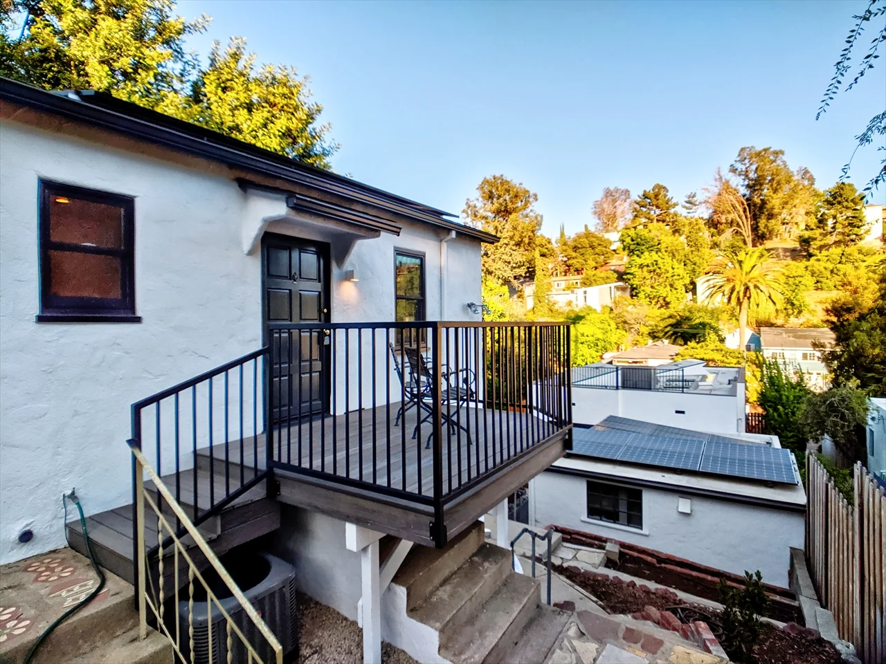 2-2049LakeShoreEchoPark.jpg