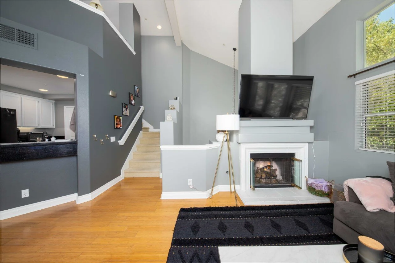 New Listing Spacious Corner Townhome in Rancho Santa Margarita — Urban