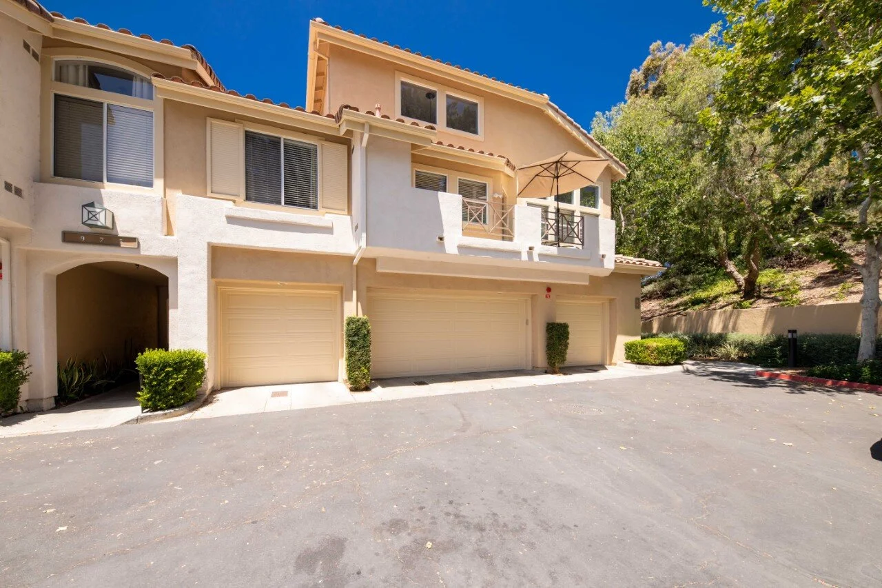 New Listing Spacious Corner Townhome in Rancho Santa Margarita — Urban