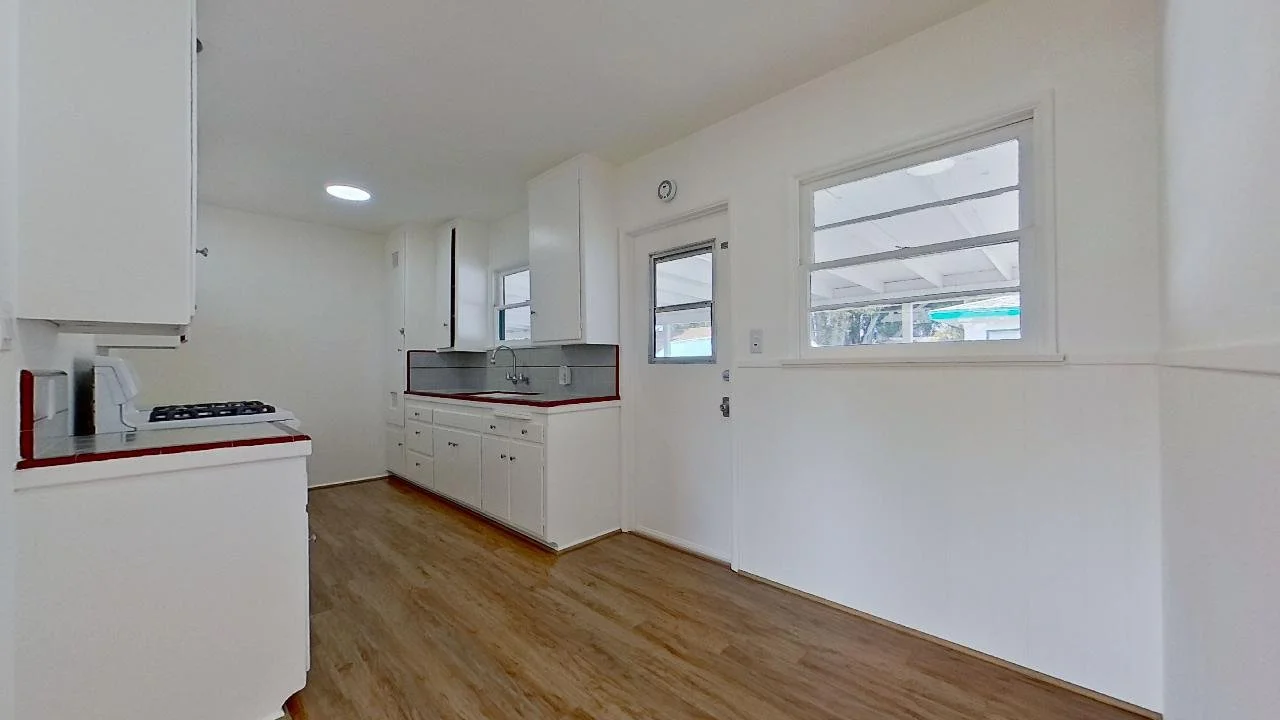 11-Kitchen1233-S-Vine-Ave-05232023_210856.jpg