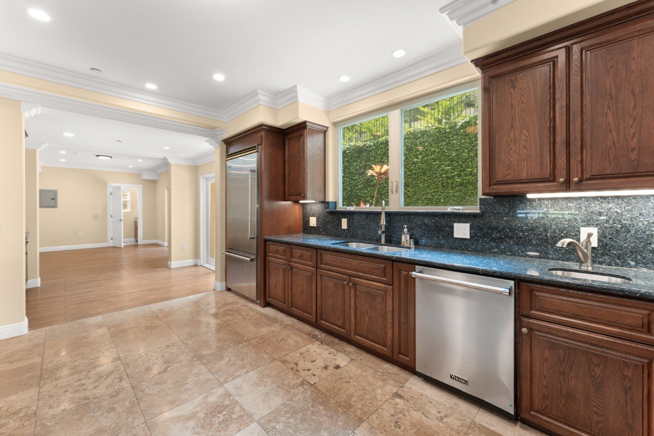 10-K-DSC02555 (Custom).jpg