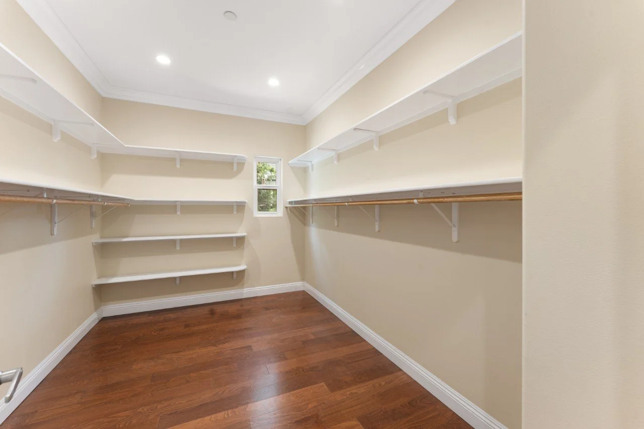 21-Closet-DSC02690 (Custom).jpg
