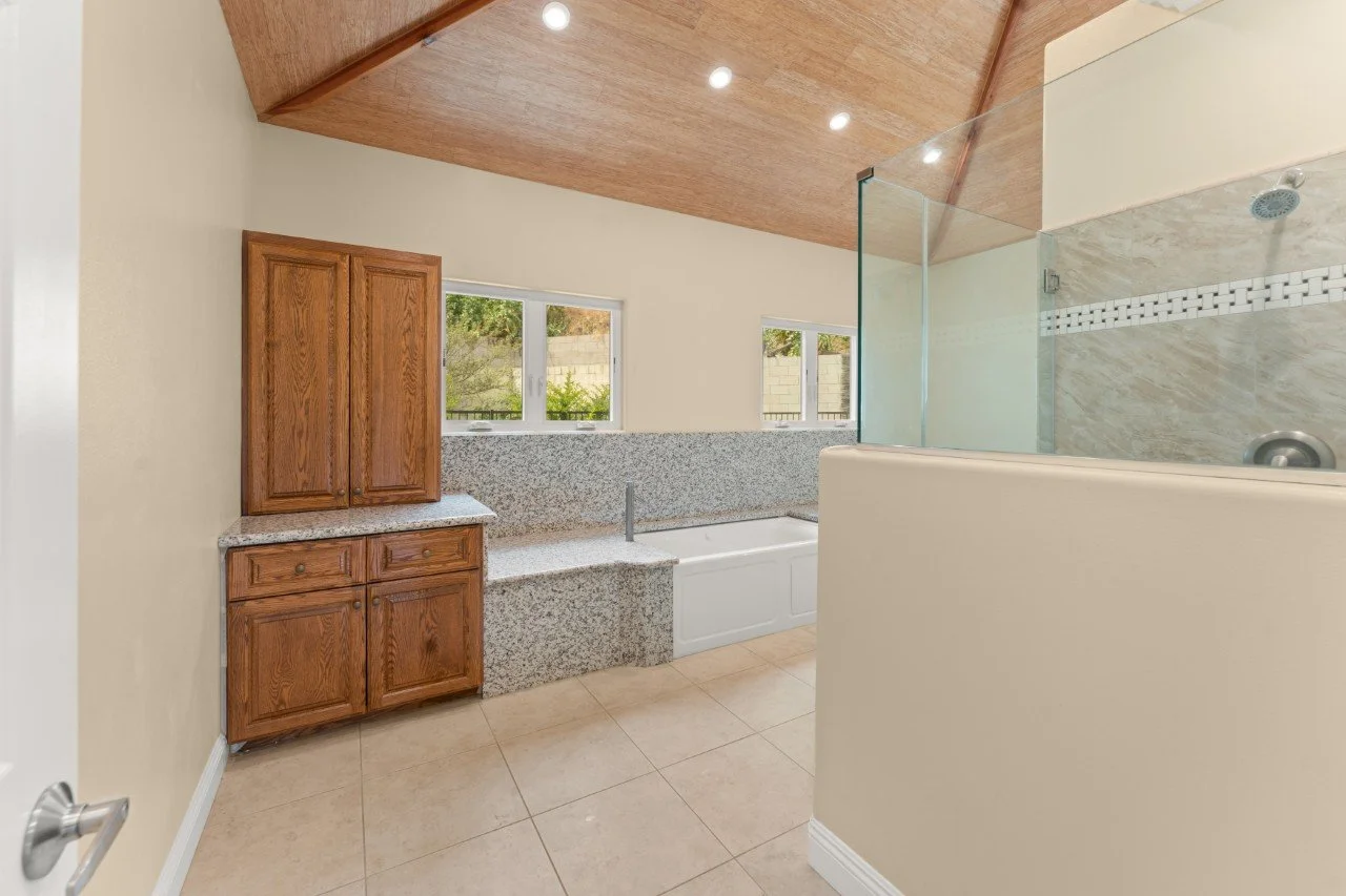 22-BAPR-DSC02695 (Custom).jpg