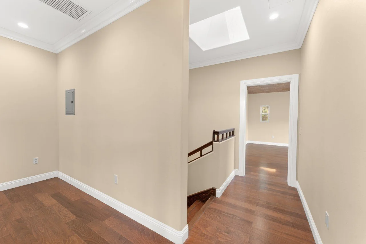 27-Hall-DSC02600 (Custom).jpg