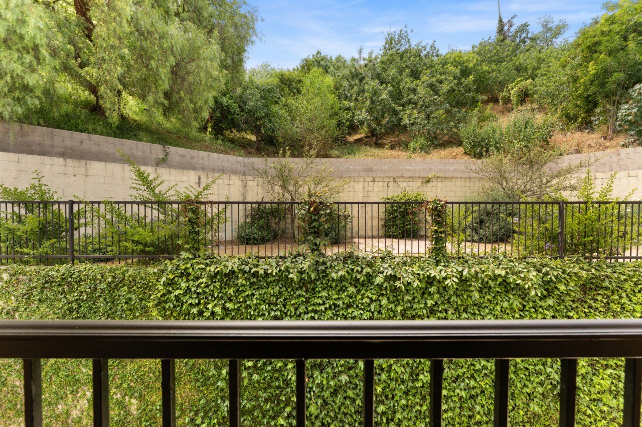 31-BalconyBack-DSC02780 (Custom).jpg