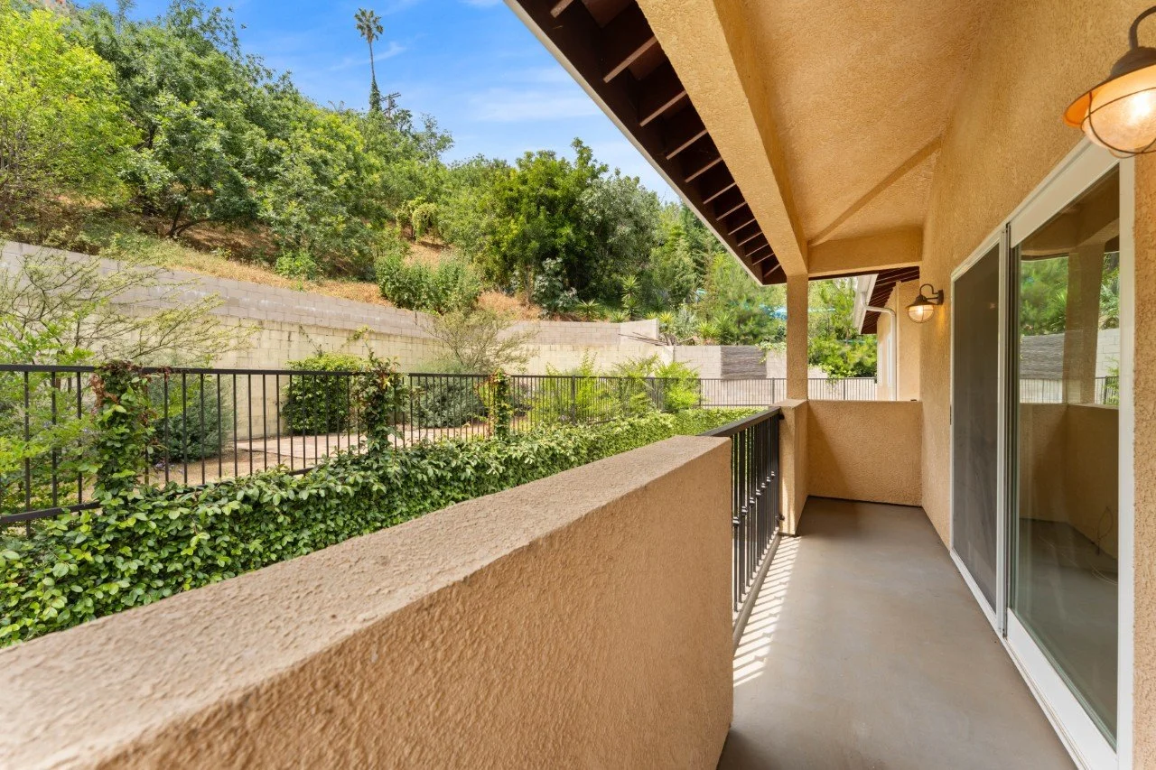 32-BalconyBack-DSC02770 (Custom).jpg