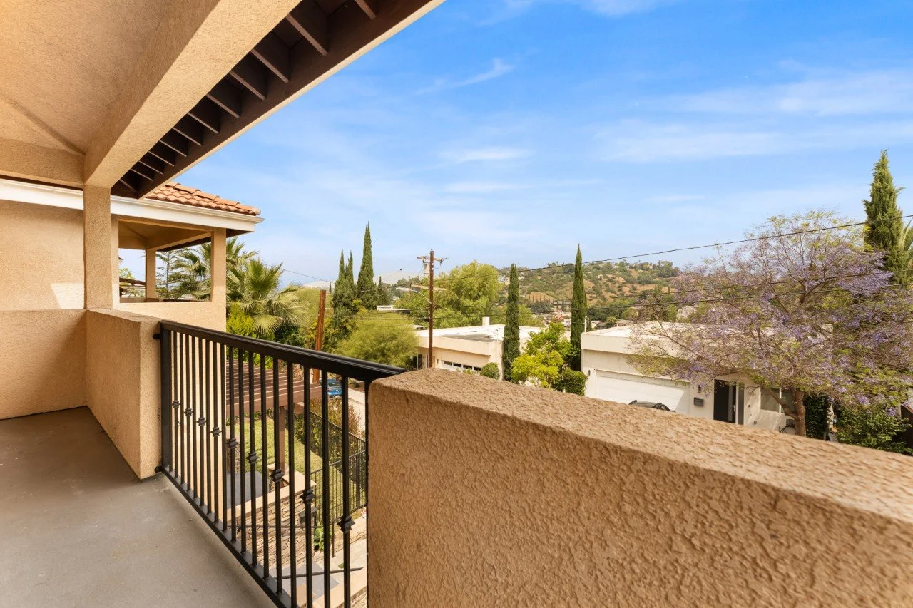 37-Balcony1-DSC02816 (Custom).jpg