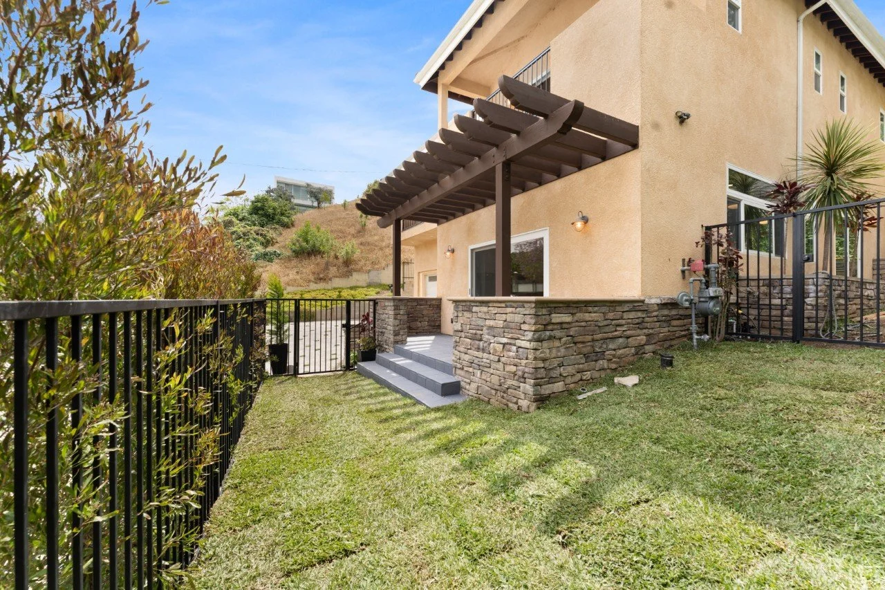 40-PatioFront-DSC02756 (Custom).jpg