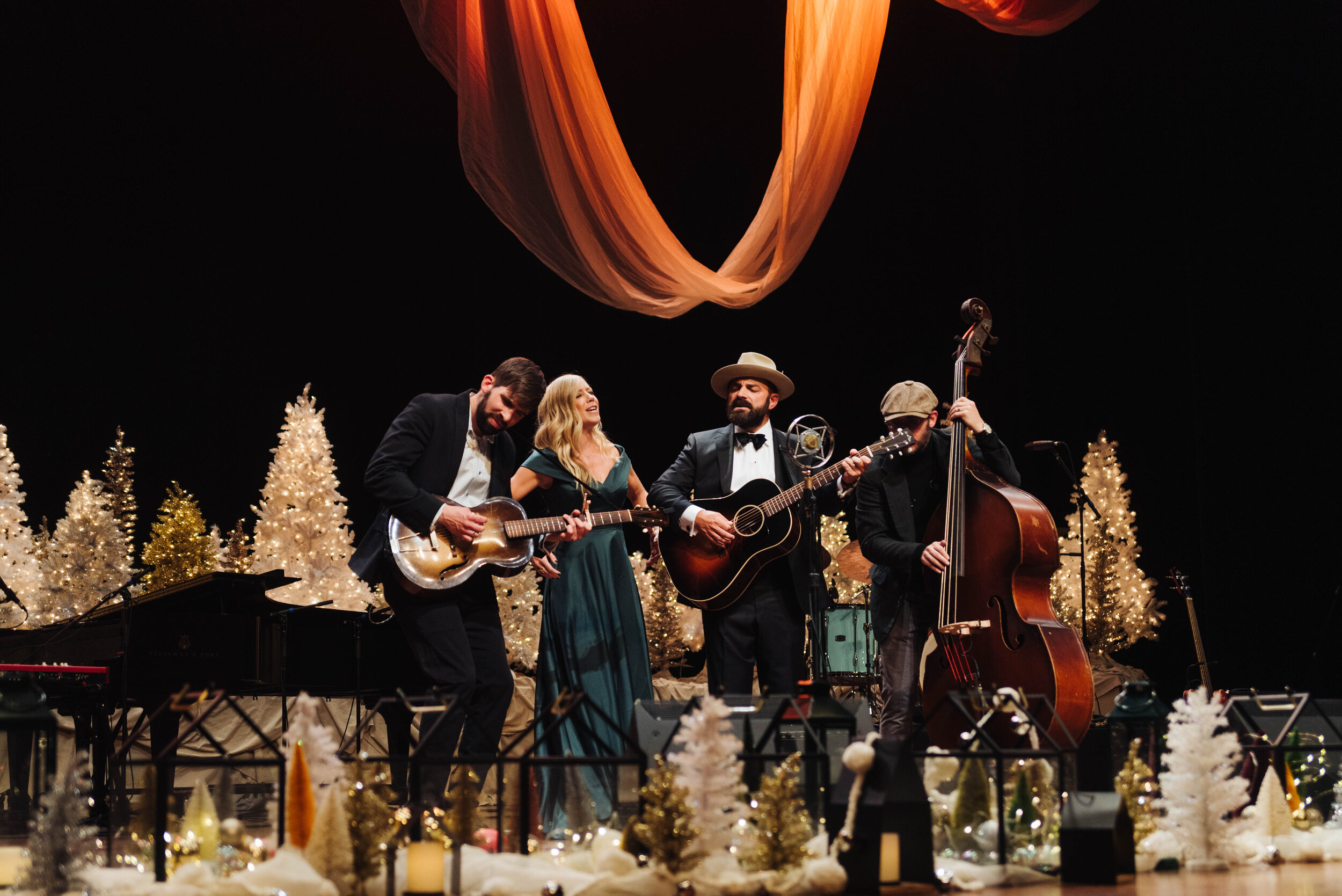 drew and ellie holcomb christmas tour