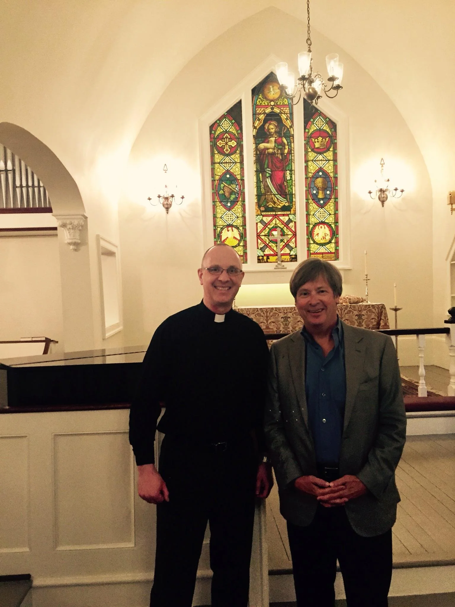 What a wonderful evening it was, when Dave Barry returned to Armonk, and gave a talk in the North Castle Library's auditorium after a reception in the Magazine Room. The event was sponsored by St. Stephen's and provided a very entertaining chance to hear about Armonk of old from a hometown boy who's gone on to great success as a humorist, including winning a Pulitzer Prize for Commentary.
Dave's childhood friend Barbara DiGiacinto gave a wonderful introduction, describing the bucolic Armonk of the 1950s and 60s, a small town with rural character and stores run by local proprietors. Dave Barry was a witty raconteur and a very friendly and approachable guest. Many old time Armonk residents came, bringing memories and in one case,an old yearbook. He even let a skeptic check whether his full head of hair was genuine. Dave's talk in Whippoorwill Hall painted a vivid and very funny picture of our town in another era. He also gave insight into why Miami is a gold mine for a humorist. The sellout crowd in the hall was enveloped in a warm feeling of nostalgia, and appreciation for old Armonk. This event wouldn't have happened without the generous assistance of Barbara DiGiacinto, the inspiration of Ed Woodyard, the lavish donations of flowers and catering from local businesses, the work of St. Stephen's 175th Anniversary Committee, headed by Meg Gregg, and leadership from Laura Desmarais, Lena Cavanna, Pamela Sellers, Paul Lashmet and of course Father Nils. Thanks to everyone who contributed and above all, thank you to Dave Barry for his generosity.
Normal
0
false
false
false
EN-US
X-NONE
X-NONE
/* Style Definitions */
table.MsoNormalTable
{mso-style-name:"Table Normal";
mso-tstyle-rowband-size:0;
mso-tstyle-colband-size:0;
mso-style-noshow:yes;
mso-style-priority:99;
mso-style-parent:"";
mso-padding-alt:0in 5.4pt 0in 5.4pt;
mso-para-margin:0in;
mso-para-margin-bottom:.0001pt;
mso-pagination:widow-orphan;
font-size:11.0pt;
font-family:"Calibri",sans-serif;
mso-ascii-font-family:Calibri;
mso-ascii-theme-font:minor-latin;
mso-hansi-font-family:Calibri;
mso-hansi-theme-font:minor-latin;
mso-bidi-font-family:"Times New Roman";
mso-bidi-theme-font:minor-bidi;}