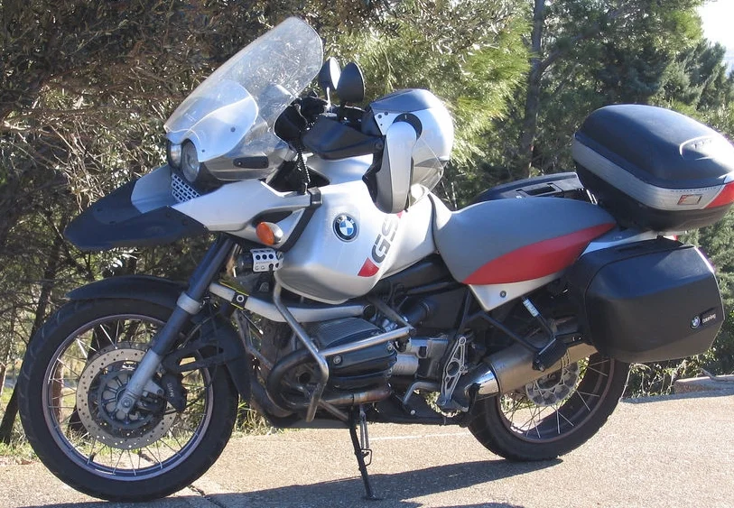 BMW_R1150GS_Adventure_with_system_panniers.jpg