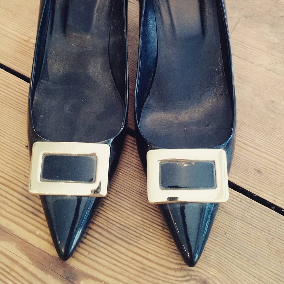 Roger Vivier pointy toe patent leather pumps, gently pre-loved!  On eBay now or DM us ASAP $295.  #rogervivier #rogerviviershoes #buckle #pilgrim #belledejour #ootd #fashion #vintagecouture #armonk #greenwich