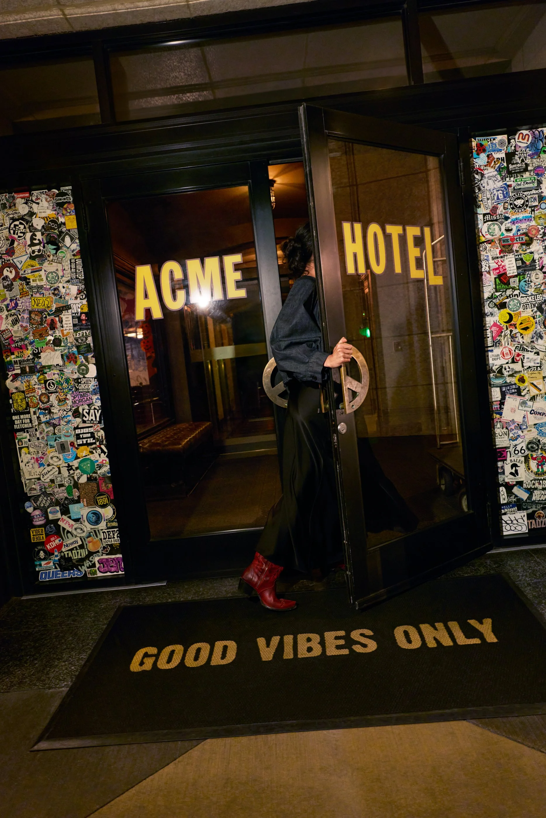 Hilton_ACME_Day-02_Lifestyle_ACME_Exterior_9107_v3_R300.jpg