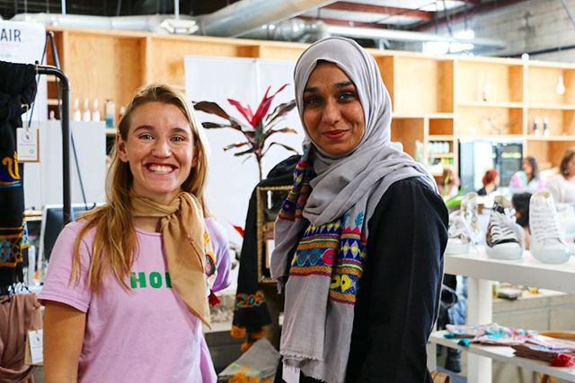 Beautiful faces of fair trade fashion lovers. Wishing you a big smile this Thursday! 🌱🌏♻️❤️😊 #thursdayvibes #thursdaythoughts #smile #dignitycollective #fairtradefashionshow #fashionactivist #votewithyourwallet
#fashionrevolution #fairtrade #ethic