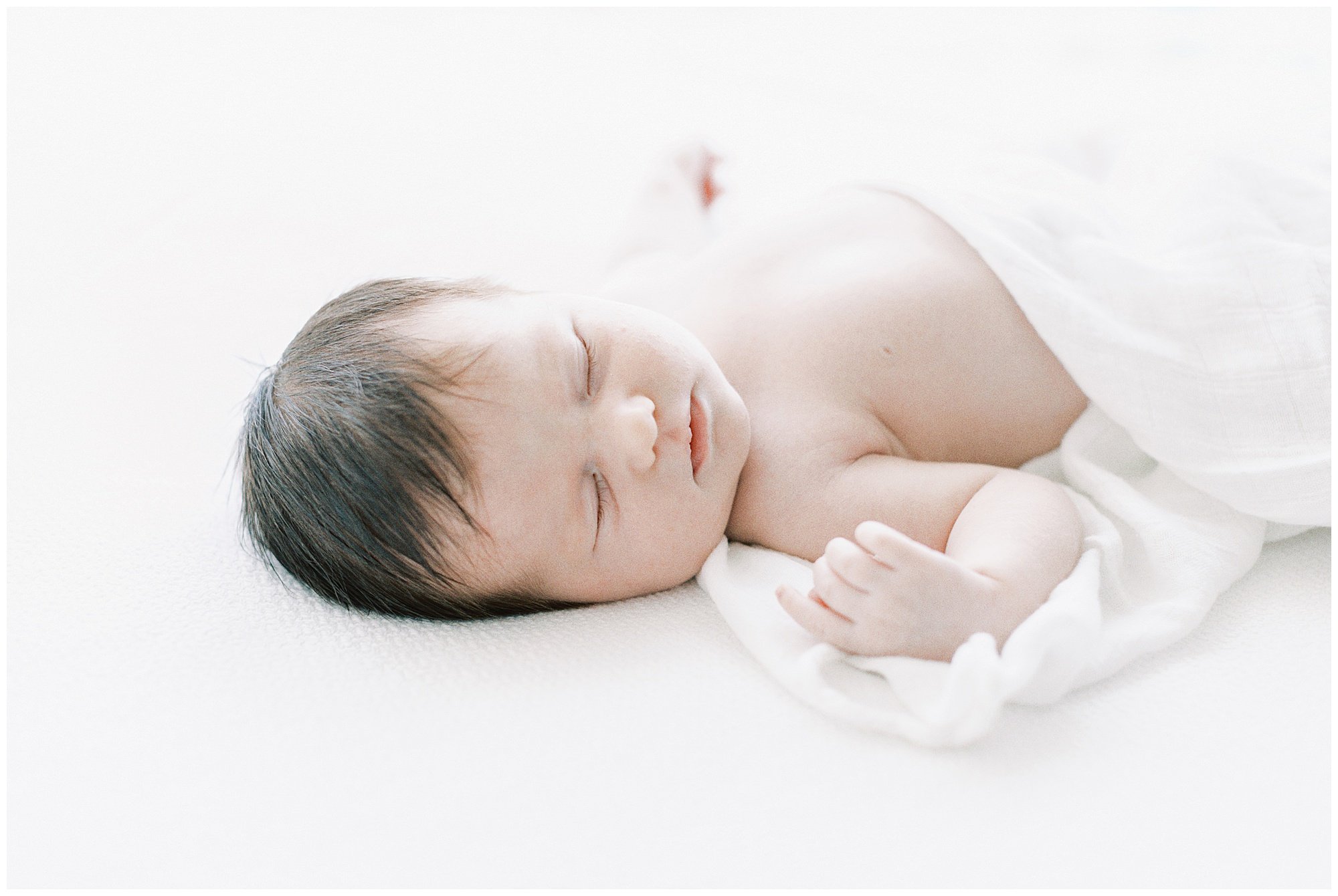 minimalist-newborn-photography.jpg