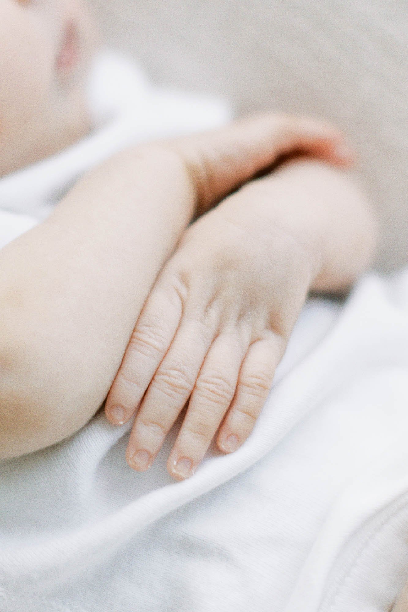 tiny-newborn-fingers.jpg