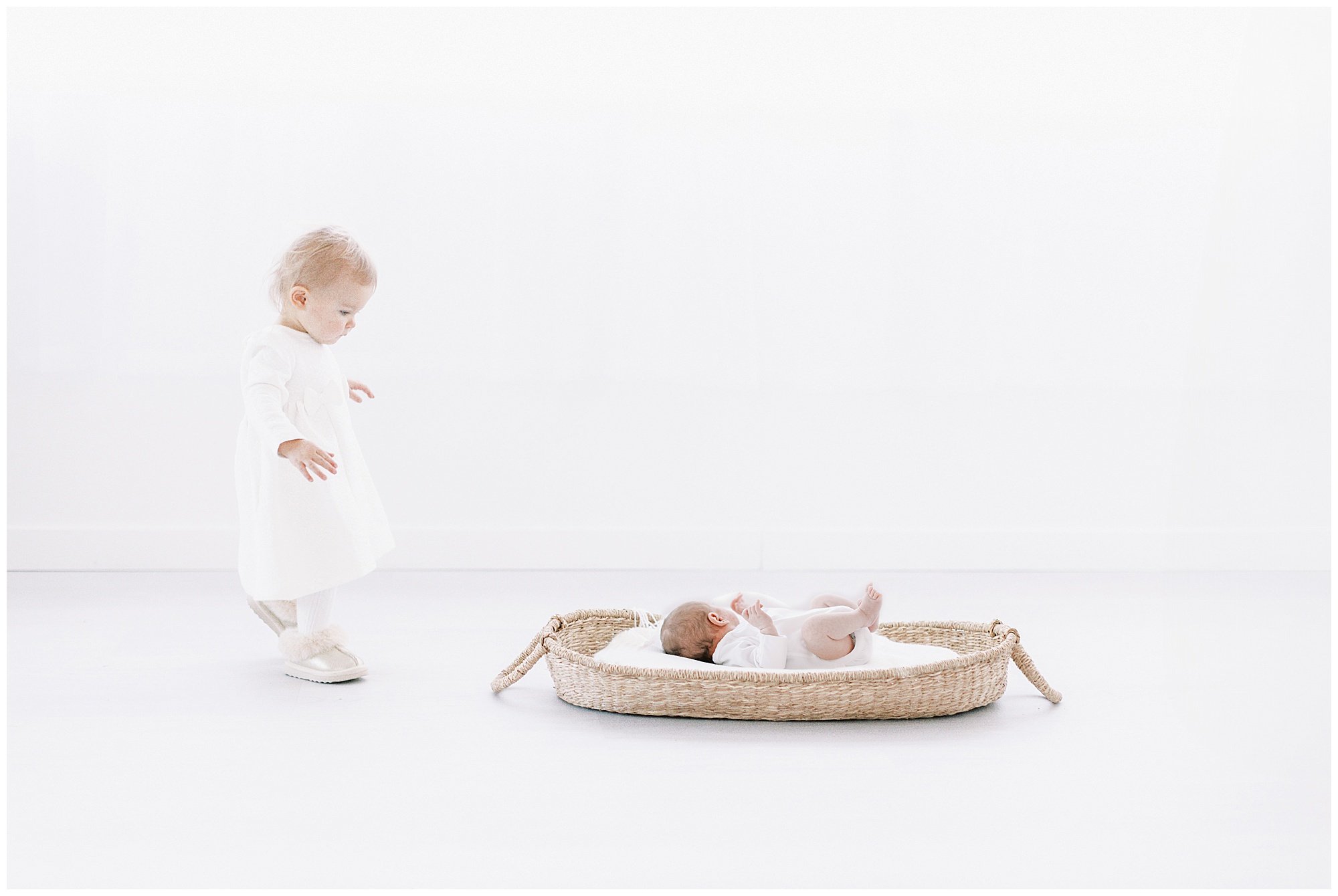 white-newborn-studio.jpg