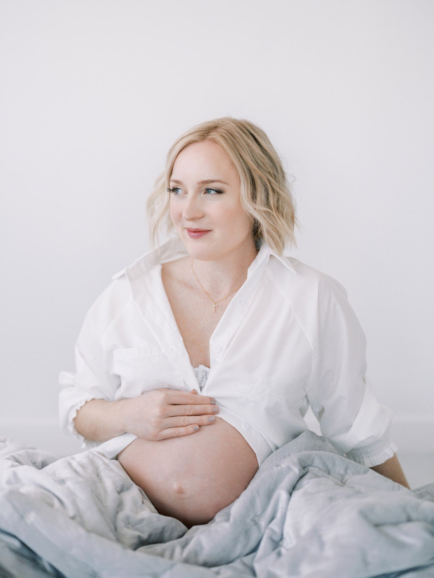 One of those sessions where I couldn't choose a favorite image if I tried.  This beautiful new mama was everything.  So blessed to work with such genuine, lovely humans. 💕

More images from this stunning session on the blog this morning... link in b