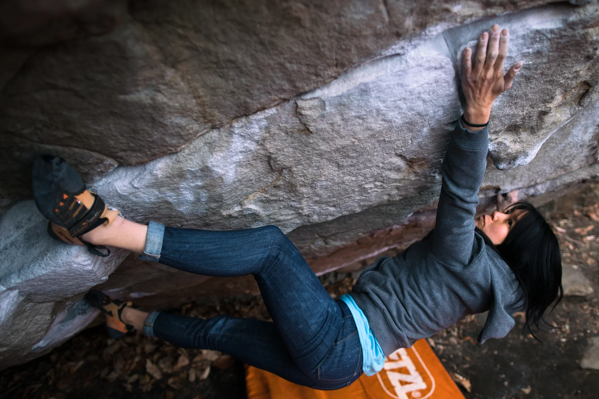 Julie exhibiting her strength on an attempt at repeat glory. She's so strong and niceeeee. 