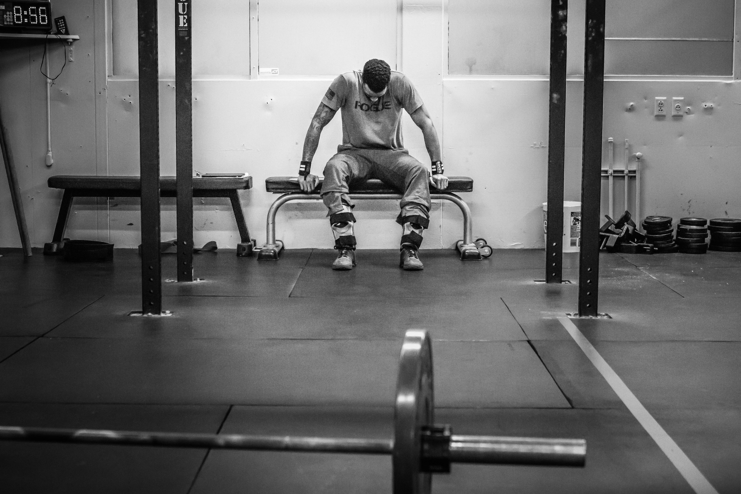 The AV was set to 5.6 which is a low to medium AV value allowing me to put the primary focus on the athlete while still maintaining enough focus on the other elements to let you know he was in the gym and tired from throwing around the heavy weights.