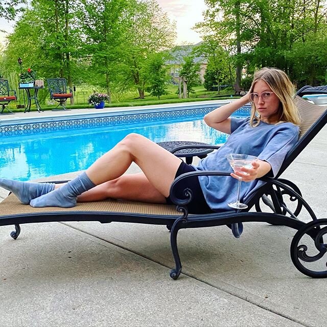 @bigfunthing s caught in the WILDS of Indiana on the flaming beauty @tay_childers of @waxbby FAME 💙💙🍸🍸🔥🔥💙💙 btw on this beauty is a hand dyed hemp &amp; organic cotton sweatshirt tunic and bamboo socks in matching slate grey 💙💙💙💙