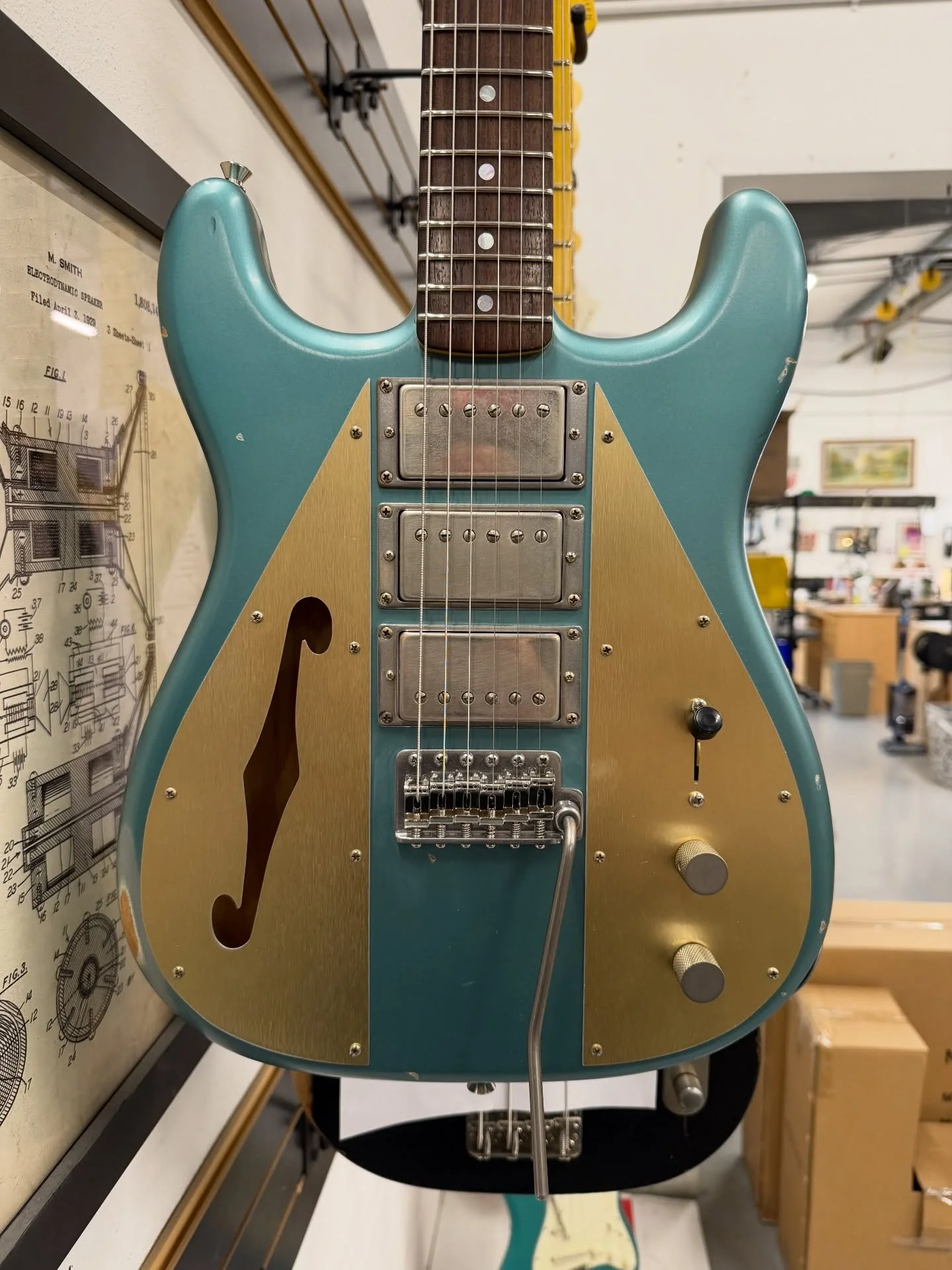 Teal Green Wayfarer with our new Nautilus Neck designed by Bill Nash  link in bio for more info 🔥🎸
#nashguitars