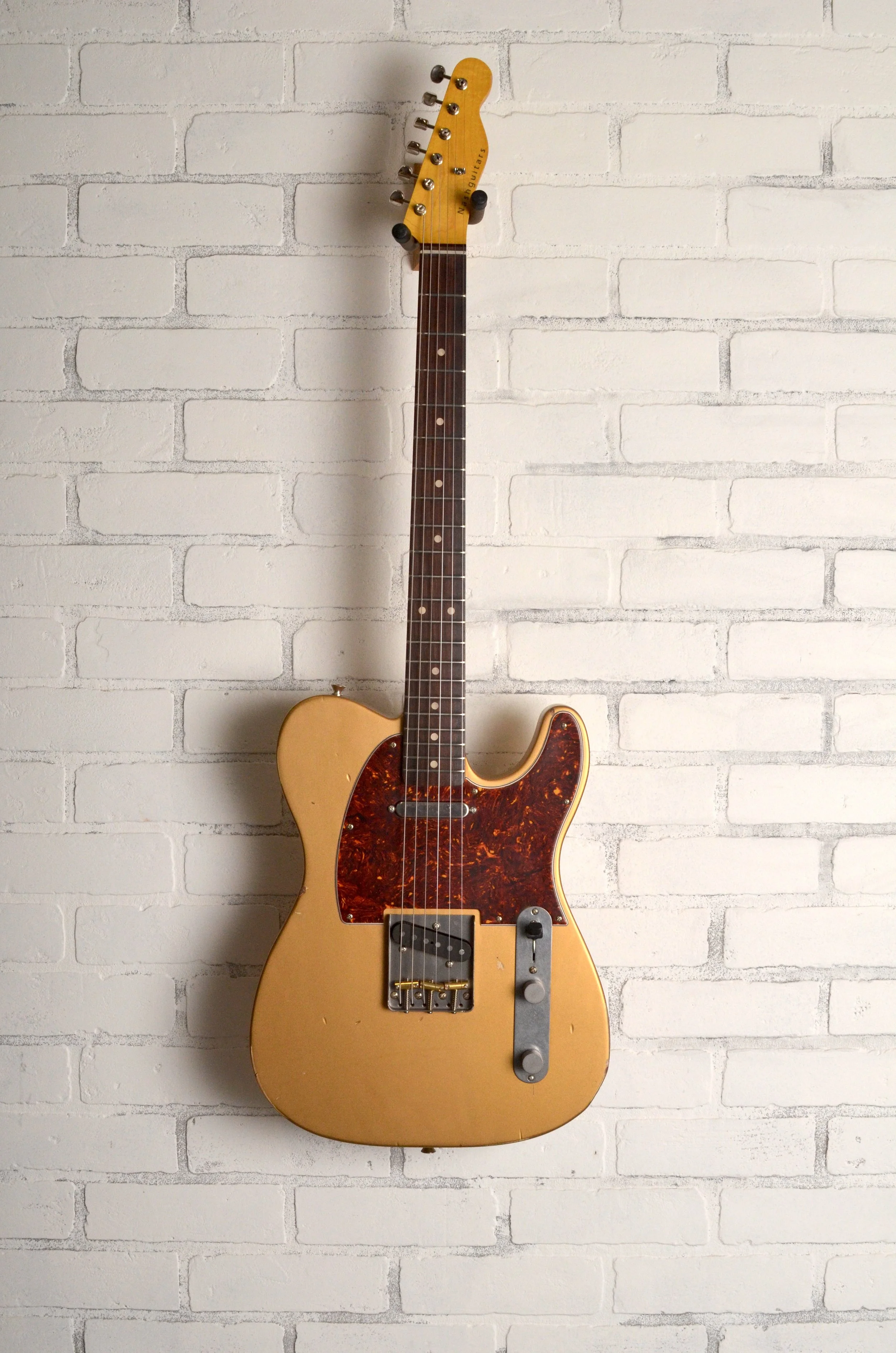 NG-6669 T63 Les Paul Gold