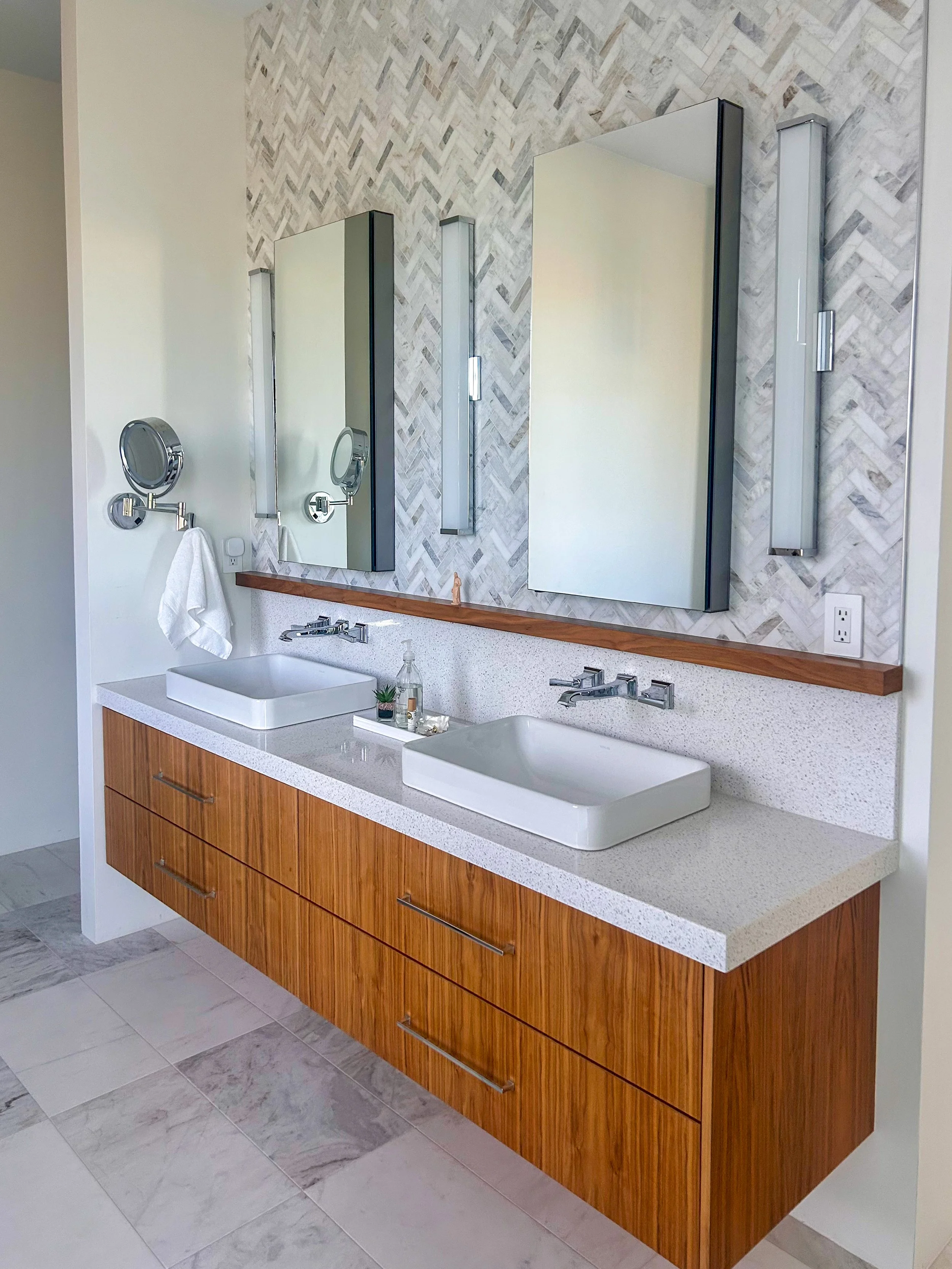 lmidxdr_primary_sink vanity.JPG