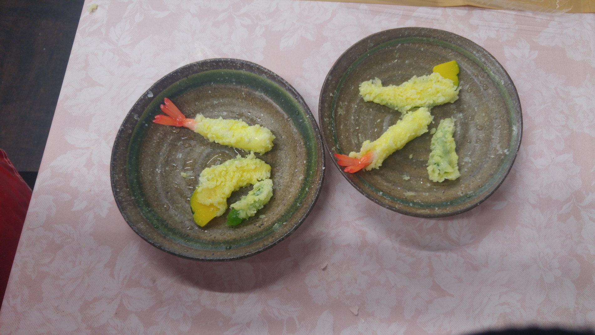 Making fake food models (“samples” in Japanese) of tempura