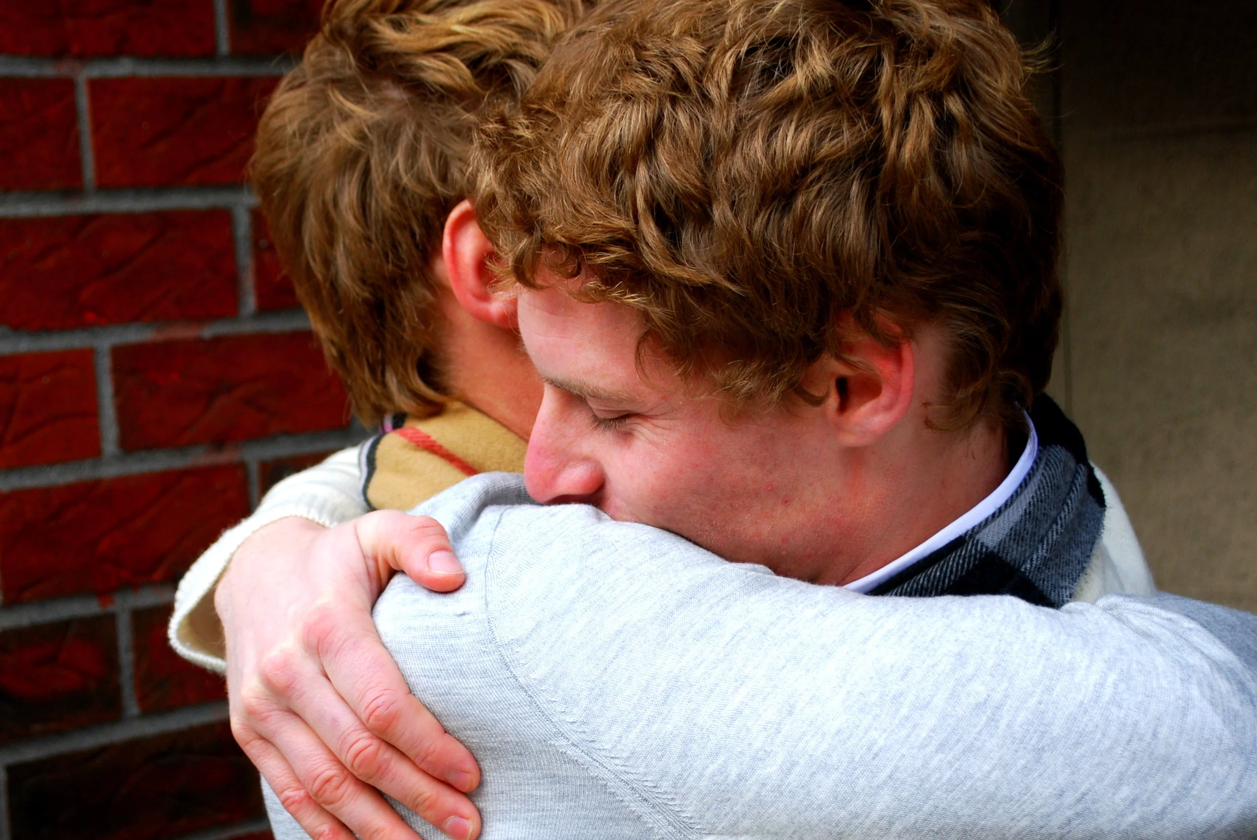 DSC_0669-hug.jpg