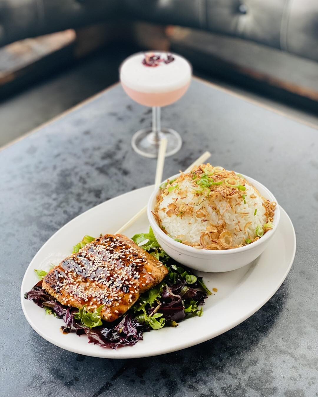 🏮April Features🏮

Teriyaki Salmon 
Served with a spring salad mix, a side of jasmine rice with scallions and fried shallots 🤌

Lavender Sour
Gin, lavender, aquafaba, lemon and lime 🫶