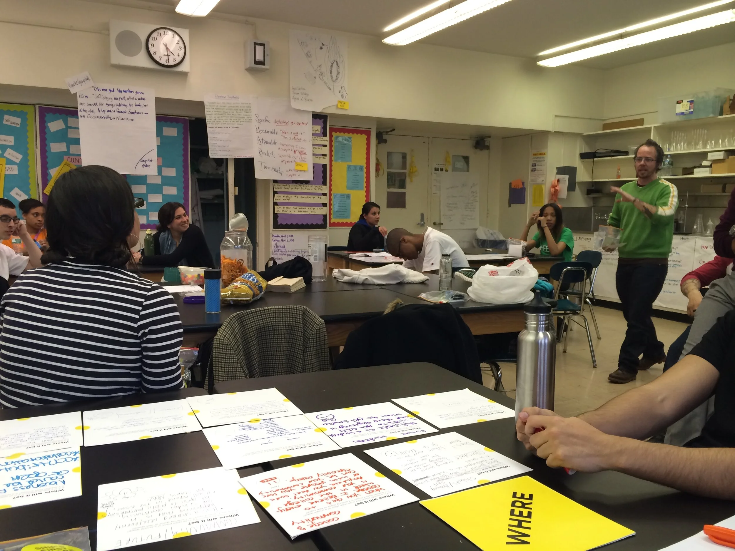  Shana Agid explaining how to use the 4Ws Tool during a workshop at WHEELS 