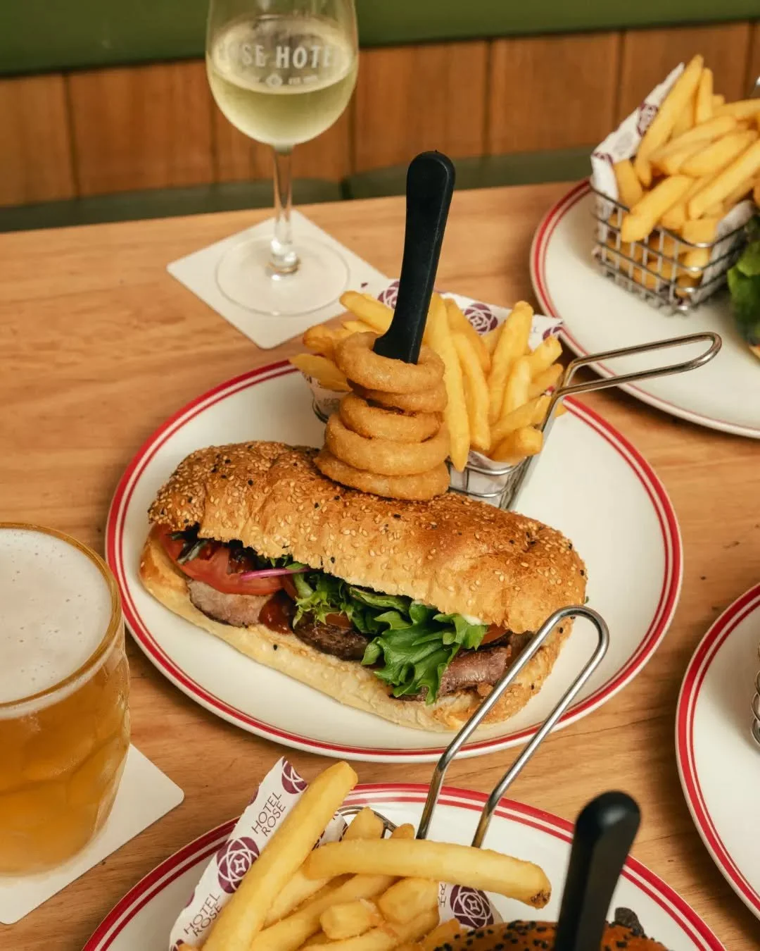 The king of pub feeds; tender steak, fresh turkish bread, and all the good stuff in between&nbsp;✨

Come see us for a Steak Sanga this week, for bookings at the Rose head to the link in our bio.
