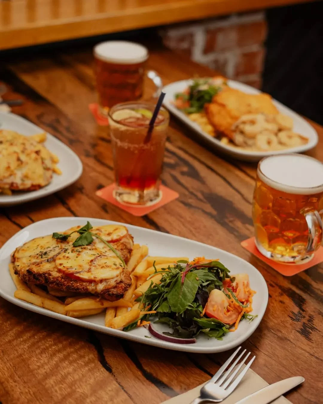 Parmi Wednesdays at the Rose = the only place you need to be midweek! Cold pints, endless Parmi options, and Quiz Night if you're in the mood to win some prizes&nbsp;🍻

For bookings at the Rose head to the link in our bio.