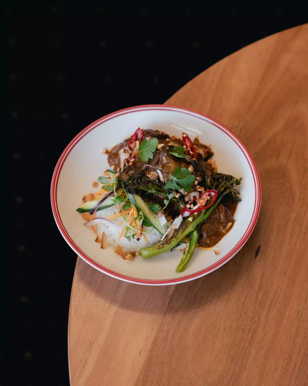 Massaman done right 🔥

Dig into our Massaman Angus Beef Curry with coconut rice, and all the extras! For bookings at the Rose head to the link in our bio.