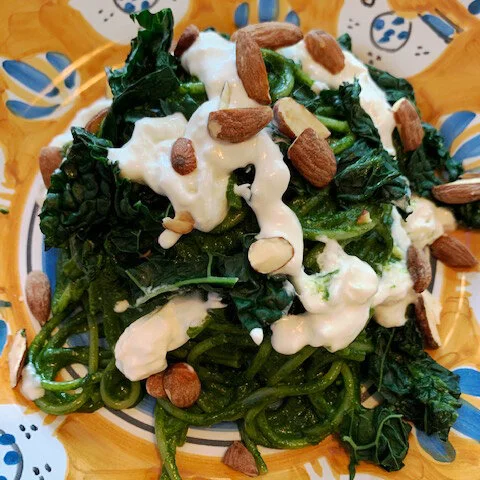 Spaghetti alla burrata e cavolo nero
