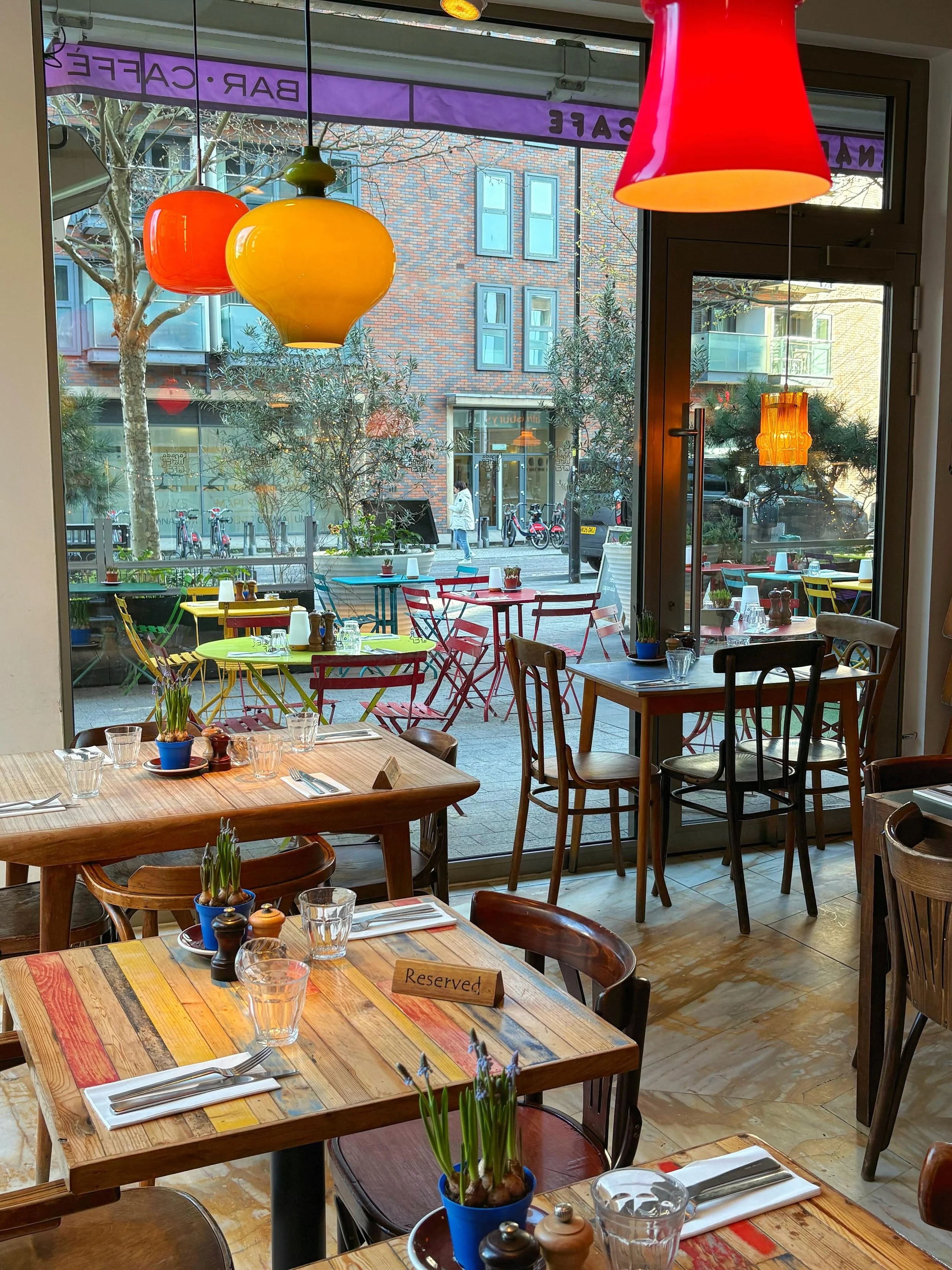 Your home away from home in SE16 🏠🌿
Whether you&rsquo;re looking for a quiet corner to unwind or a space to catch up with friends, our doors are always open.
Enjoy hand-crafted pizza, pasta, and hearty Italian food in the heart of Canada Water.
Boo