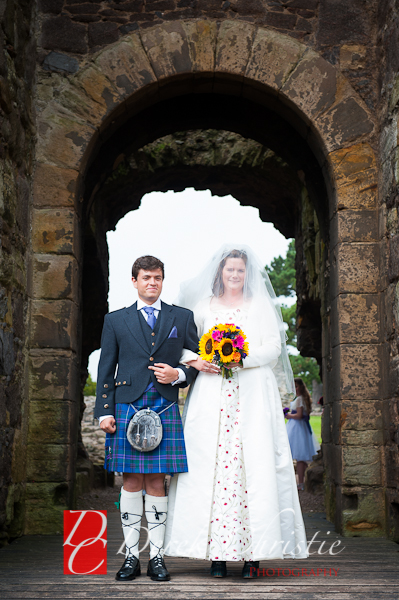 Alison-Jons-Wedding-At-Dirleton-Castle-17-of-40.jpg