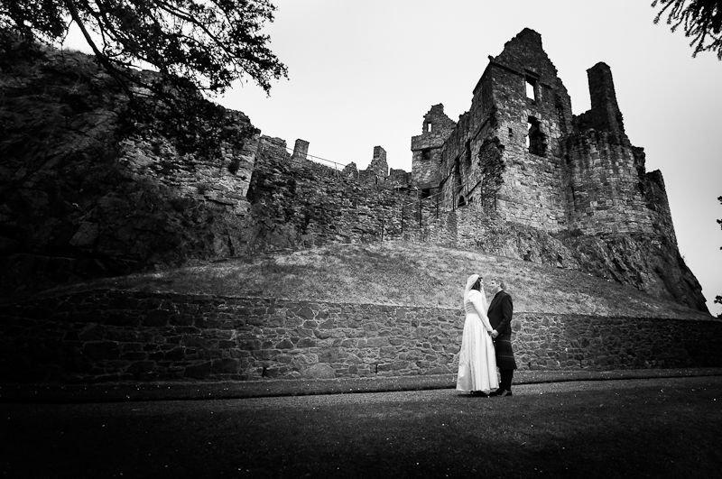 Alison-Jons-Wedding-at-Dirleton-Castle-3.jpg