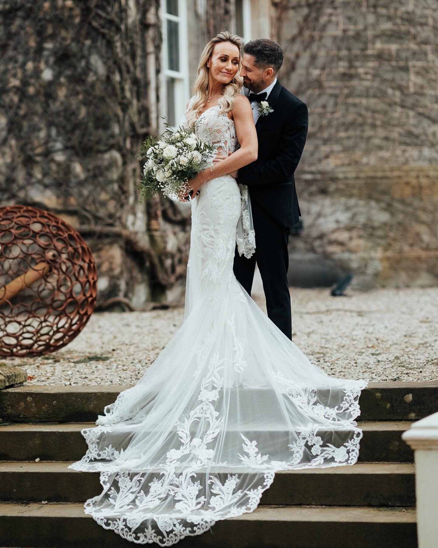 What a fantastic way to kick off 2024! Karen and Kevin&rsquo;s beautiful wedding at stunning Carlowrie Castle. It was so good to be back and lovely to have the first wedding of the year at Carlowrie. 
Karen looked stunning in her @enzoani designed we