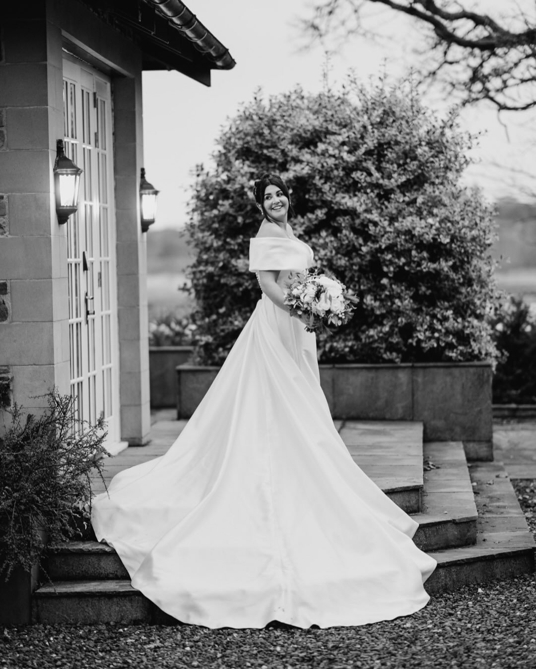 Pure joy from start to finish 🥂

Emma &amp; Graham&rsquo;s wedding was all about people, laughter and one incredible party. From a ceremony led by the brilliant Andrew (equal parts heartfelt and hilarious), to Dean absolutely owning it on the pipes,