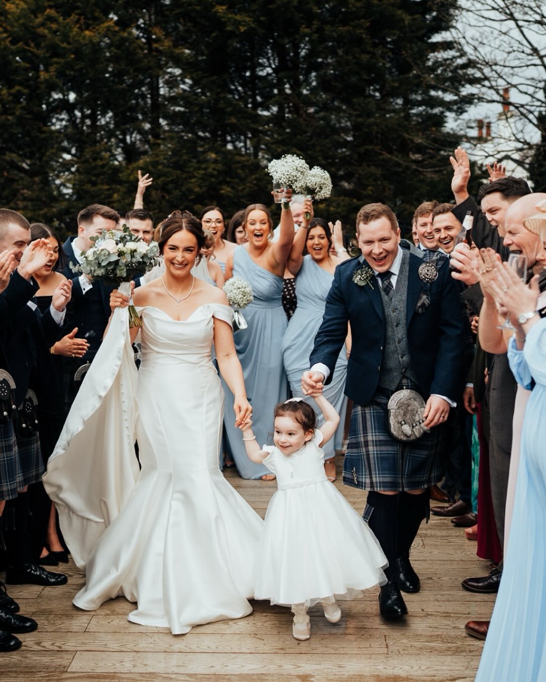 Eilidh &amp; Fraser 🤍✨ 03.04.2026
What a day this was at The Busby Hotel! Scottish spring definitely kept us on our toes with those on-and-off rain showers, but Eilidh &amp; Fraser took it all in their stride and were an absolute dream to photograph